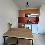 Confort, Parking Et Privee 아파트 *