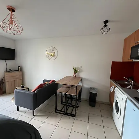 Confort, Parking Et Privee